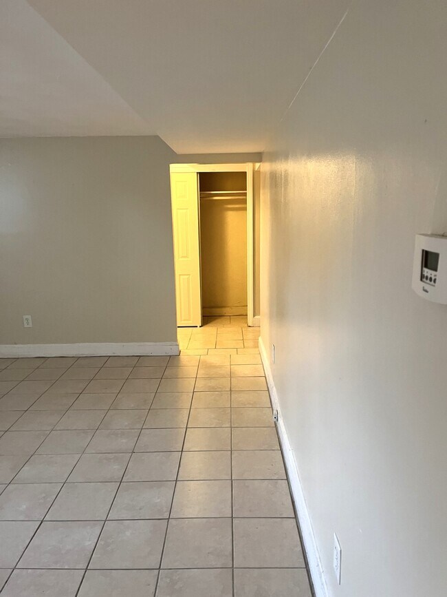 Building Photo - 112 Greenleaf St