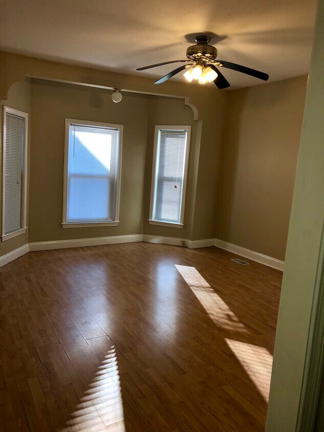 Beautiful Living room - 18 Chester Ave