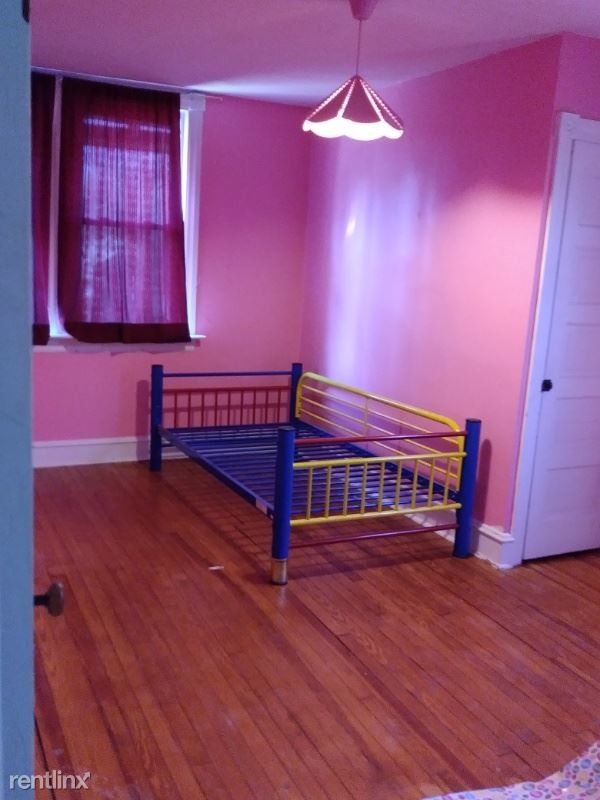 Building Photo - 4 br, 1 bath House - 30 N Davis St