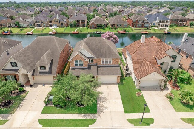 Foto del edificio - 18015 Darling Point Ct