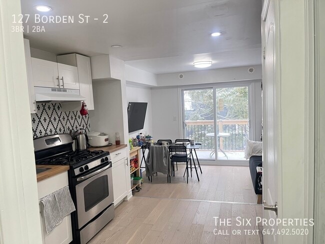 Building Photo - 3 Bed 1.5 Bath Newly Renovated Upper Level Apartment Near UoFT