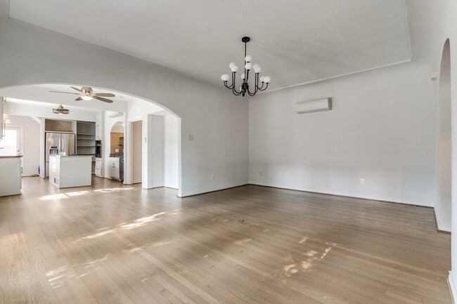 Foto del edificio - 4152 Normandy Ave