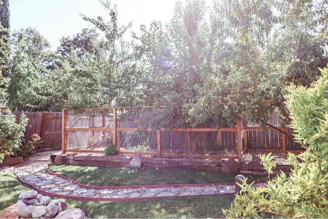 Building Photo - 3404 Red Barn Ct