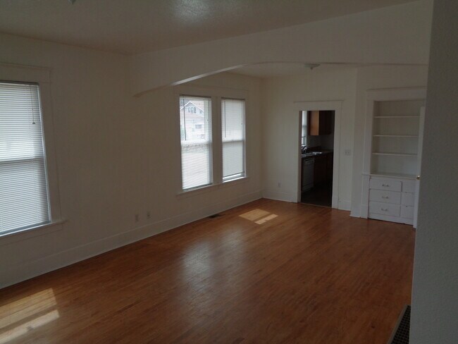 Foto del edificio - PRE-LEASING! Available June 14th