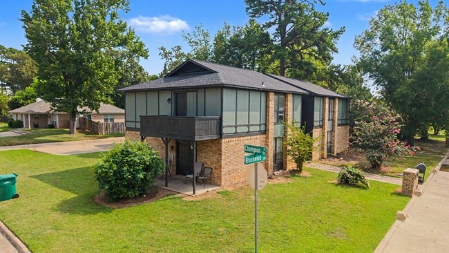Building Photo - 322-328 Brookwood