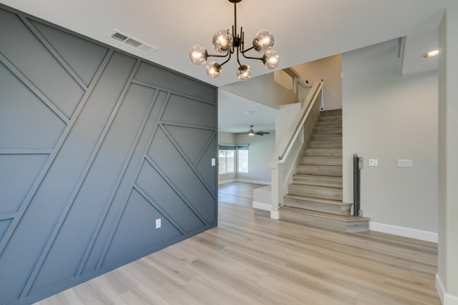 Building Photo - 10908 Royal Highlands St