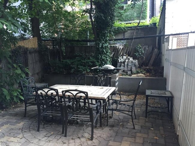 Foto del edificio - 212 E 35th St