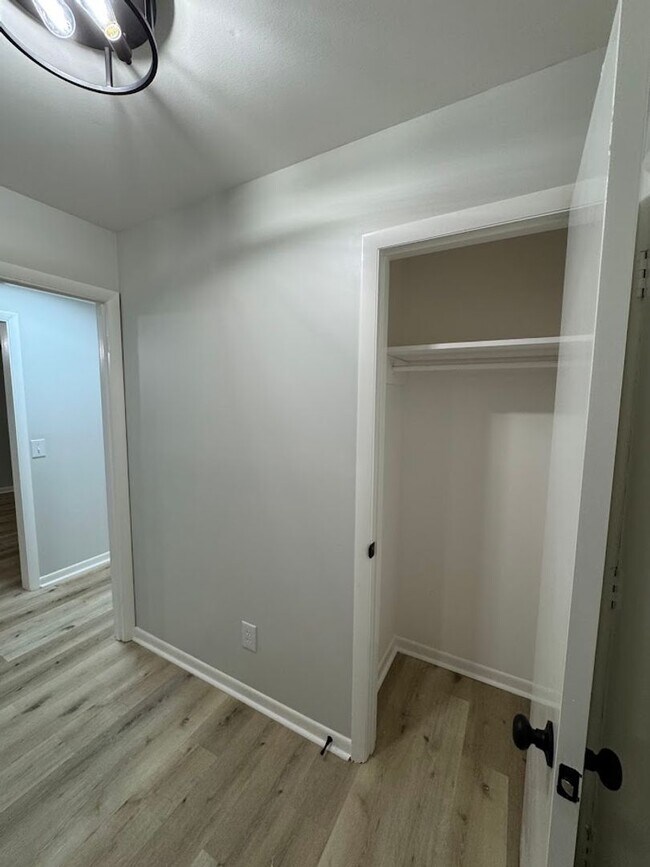Building Photo - 2205 Hathaway Dr
