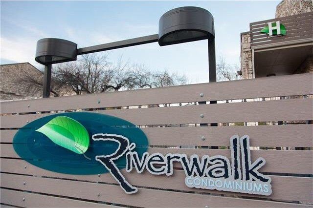 Primary Photo - 500 E Riverside Dr