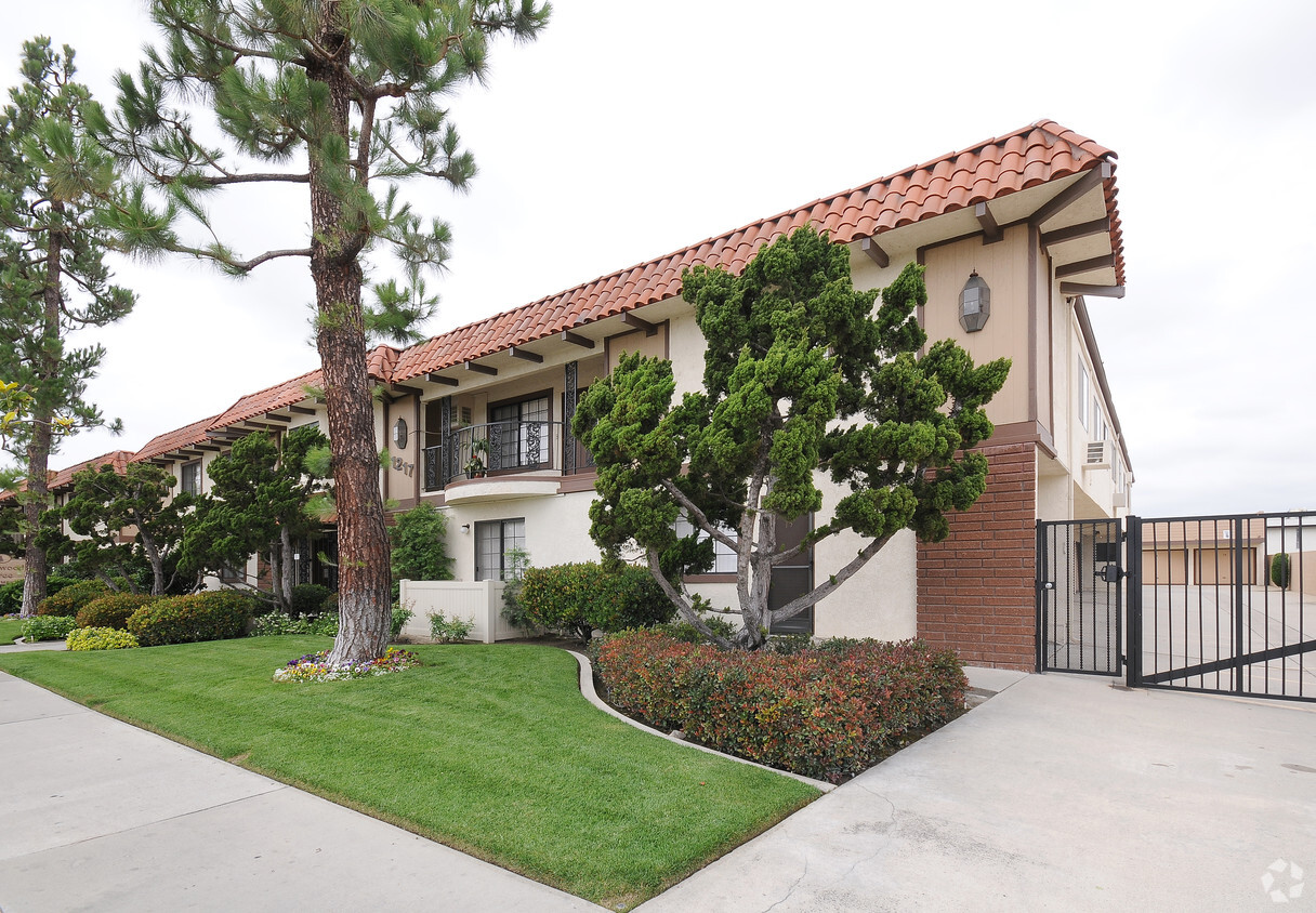 Building Photo - Nutwood Tree Apartments