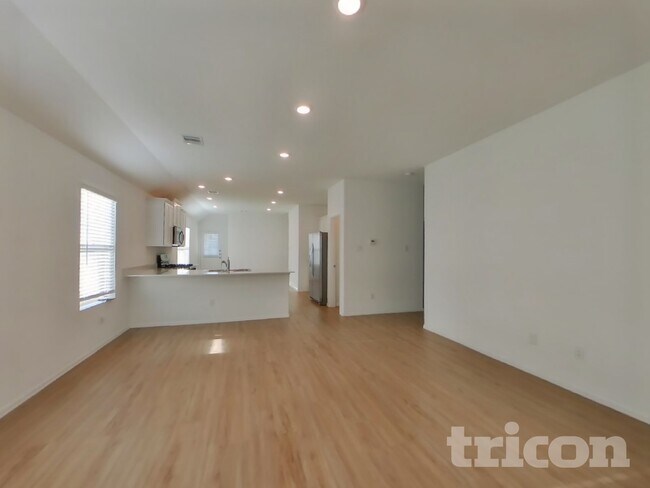 Foto del edificio - 1911 Ballesteros St