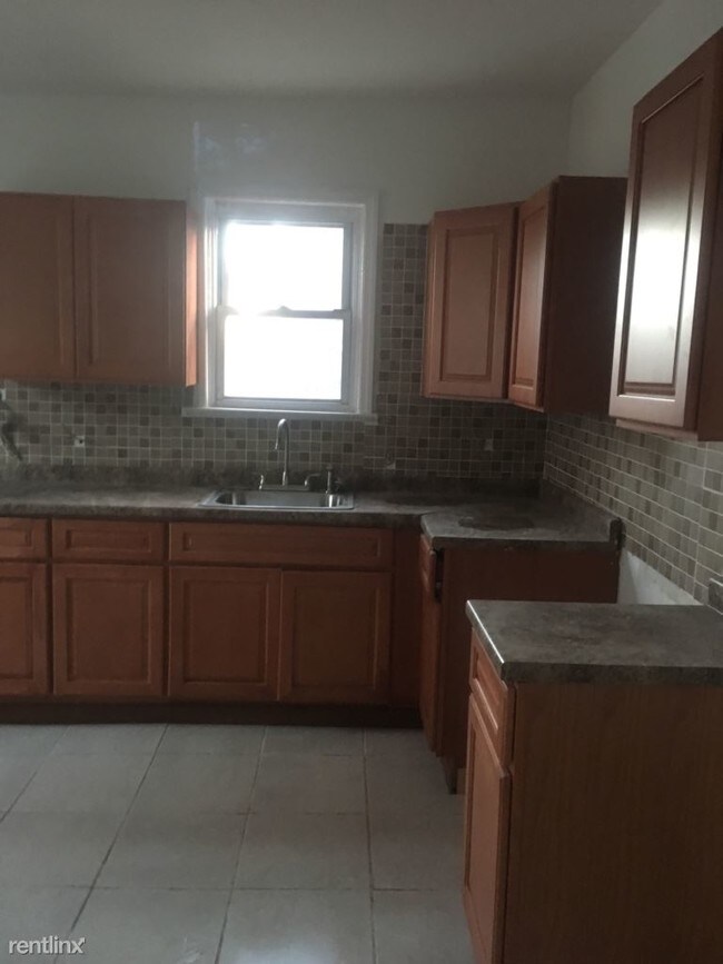 Foto del edificio - 2122 W Spencer St