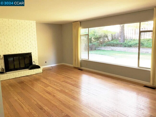 Building Photo - 1103 Larch Ave
