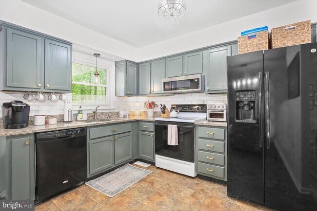 Building Photo - 704 Candle Ridge Ct