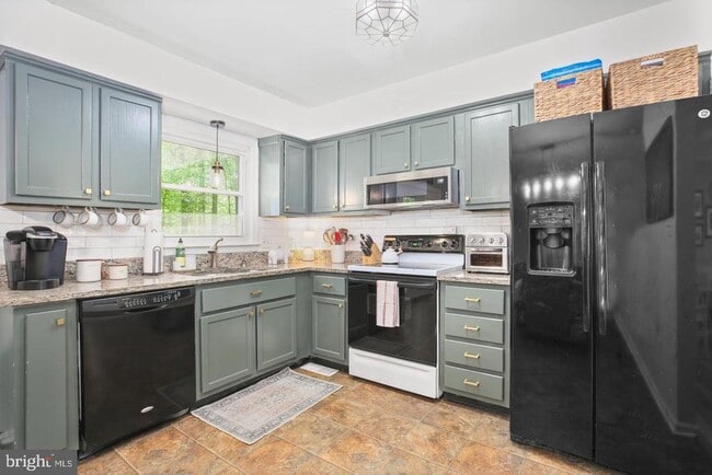 Foto del edificio - 704 Candle Ridge Ct