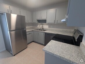 Building Photo - 4552 SE Ontario Dr