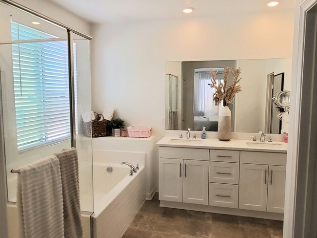 Building Photo - 16229 Castello, 6