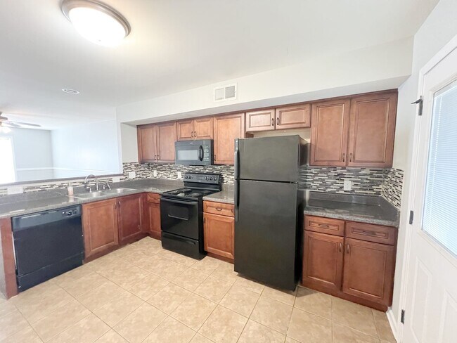 Foto del edificio - 2 Bedroom 1.5 Bath Townhome