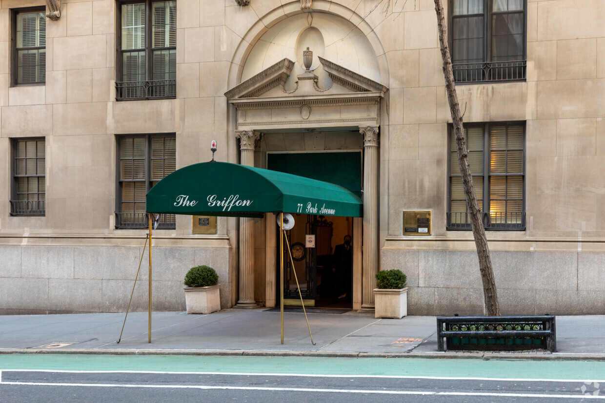Foto del edificio - The Griffon Condominiums