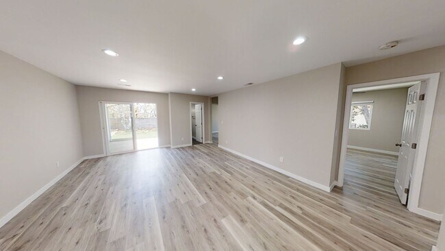 Foto del edificio - 4BD/2BA, Close to Campus!!