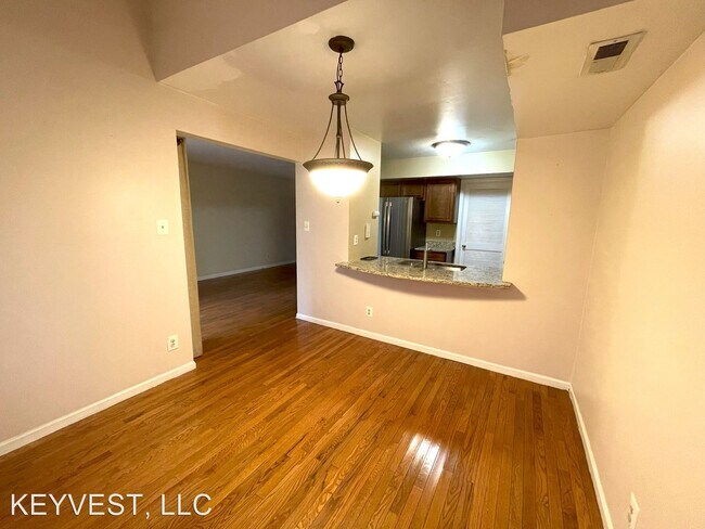 Building Photo - 2 br, 1.5 bath House - 32 Five Crown Royal