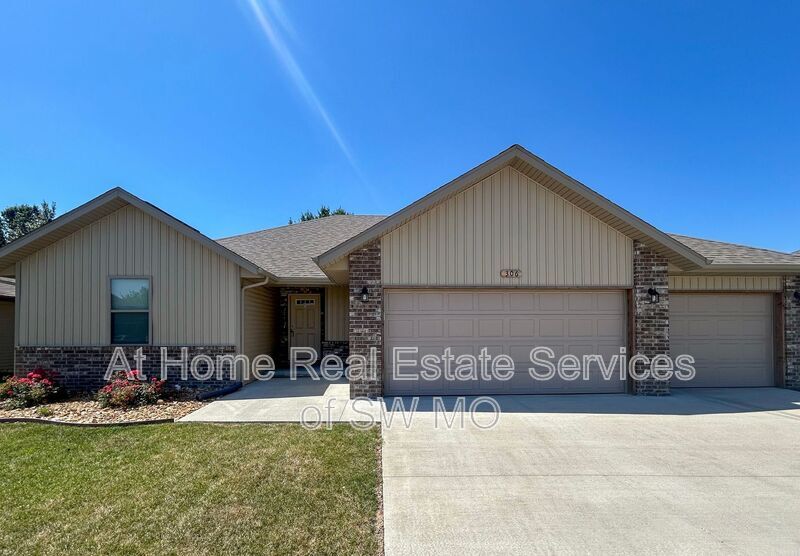 306 E Seminole St, Strafford, MO 65757 House Rental in Strafford, MO