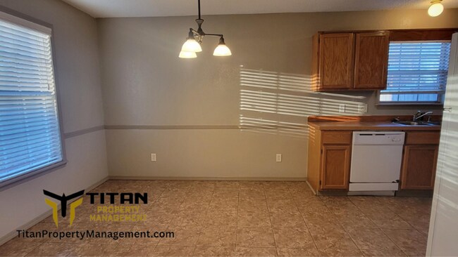 Building Photo - 3 bed/ 2 bath home by Benton River Center