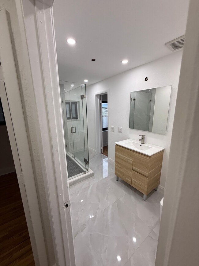 Foto del edificio - 3669 NW 18th St