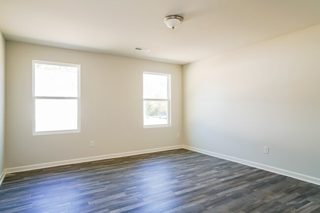 Building Photo - 2498 Provence Dr SE