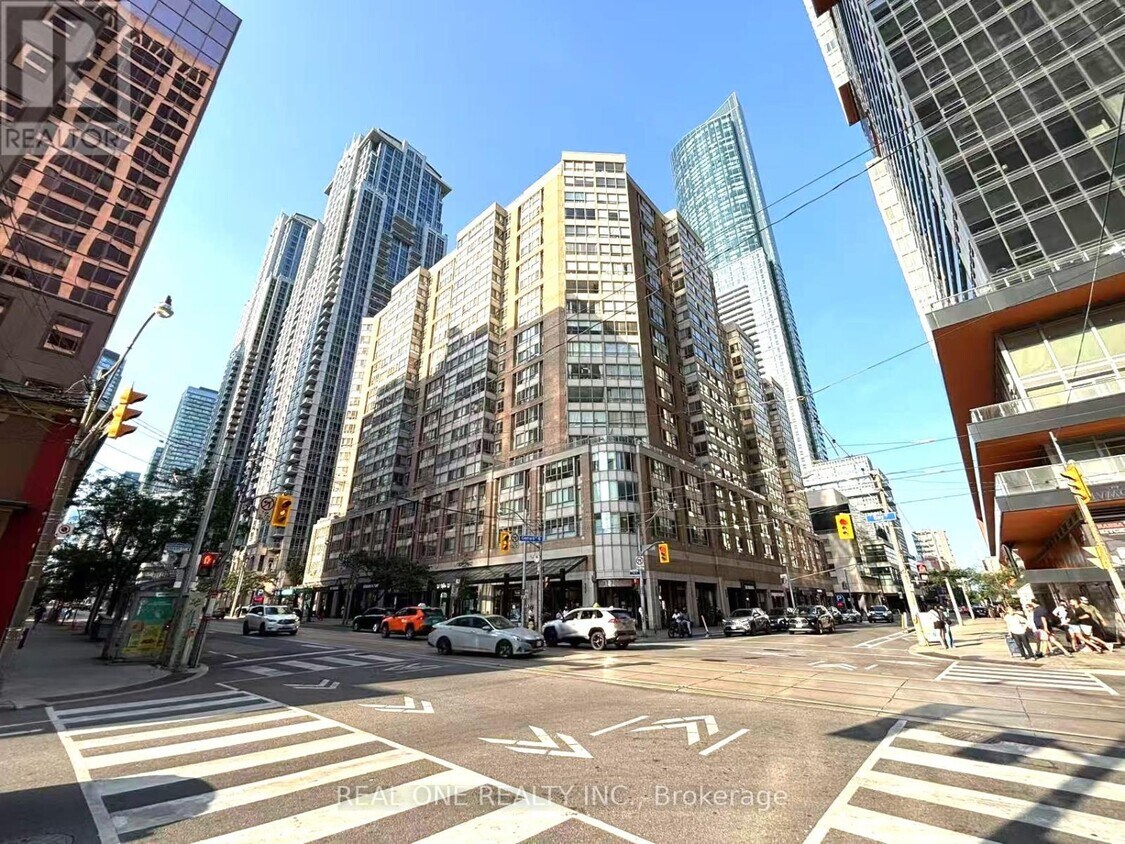 Primary Photo - 711-1711 Bay St.