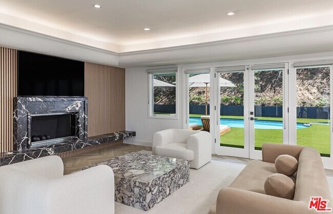 Foto del edificio - 502 Evelyn Pl