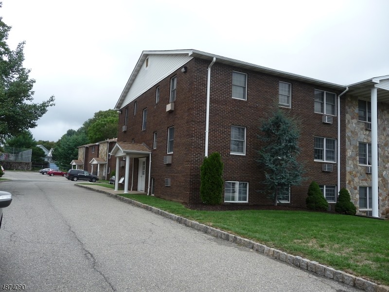 Building Photo - 37 E Main St