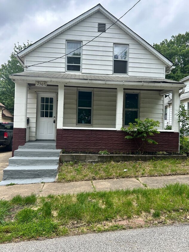 Foto principal - Spacious 3 Bedroom Cleveland Home