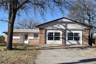 Building Photo - 1505 N Indian Meridian Rd
