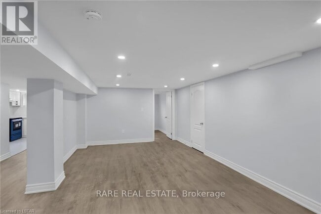 Building Photo - 7 Holden Ave