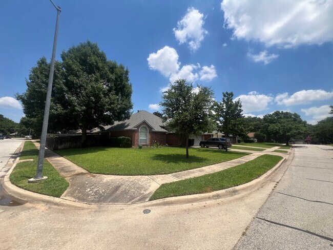 Building Photo - 1912 Mill Pond Dr
