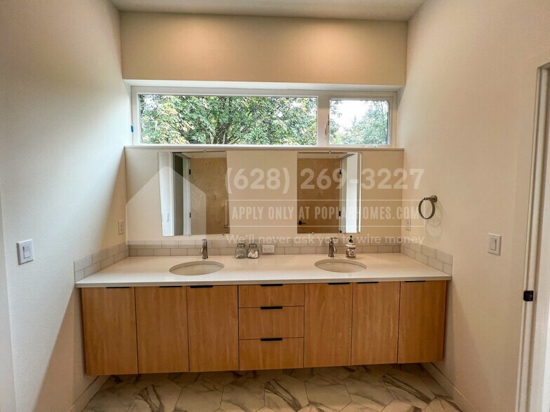 14851 Nw Ash St, Portland, OR 97231 - House Rental in Portland, OR
