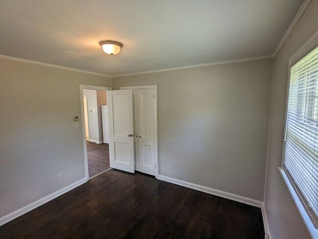 Foto del edificio - Charming 2BD/1BA End Unit