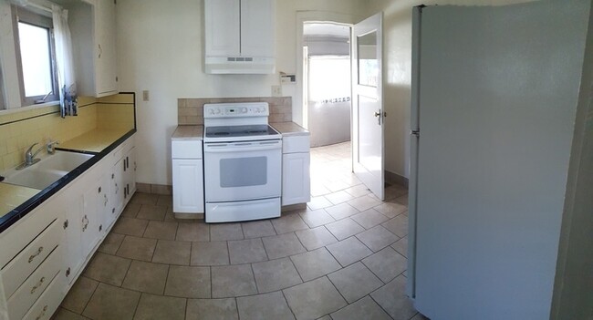 Building Photo - 2 bedroom 1 Bath 1 Car garage Sparks Cotta...