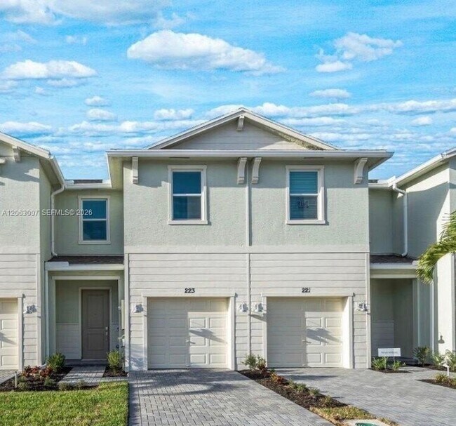Foto del edificio - 223 SE Woodbark St