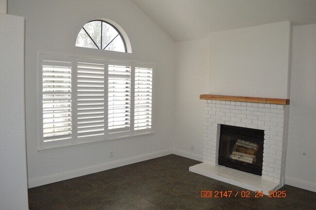 Building Photo - 625 Berlin Way