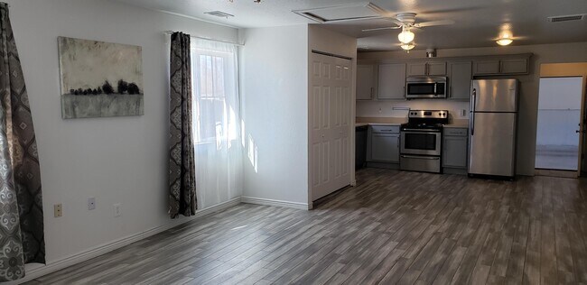 Foto del edificio - 2525 W 65th Pl