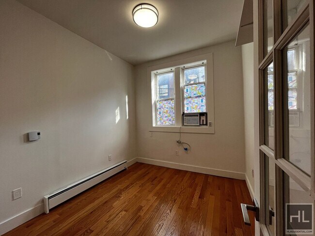 Foto del edificio - NO FEE / SUMMERFIELD STREET / Spacious 3-Bed 1-Bath / Bushwick and Ridgewood Border