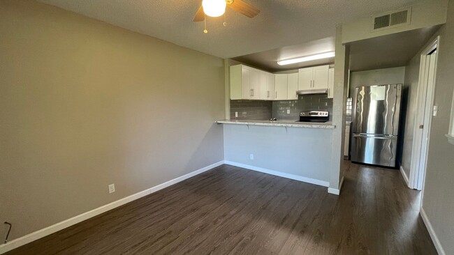 Building Photo - 1109 Camino Del Valle