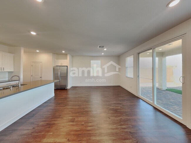 Foto del edificio - 284 Yasmin Daylily Pl