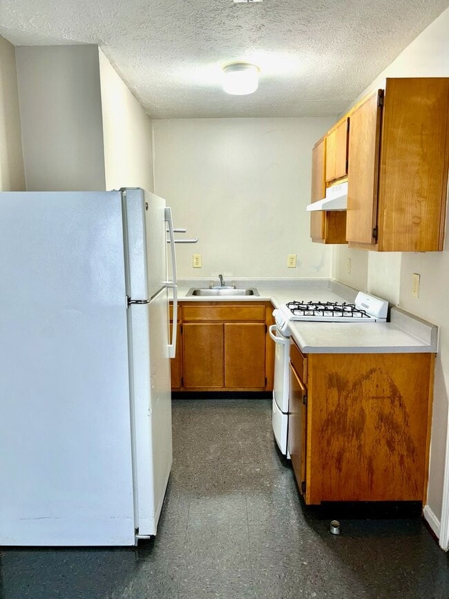 Building Photo - Second floor 1 bedroom apartment- Section ...