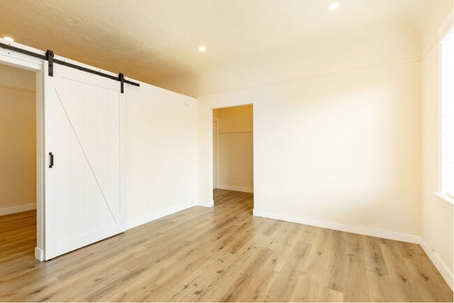 Interior Photo - 437 N Ardmore Ave