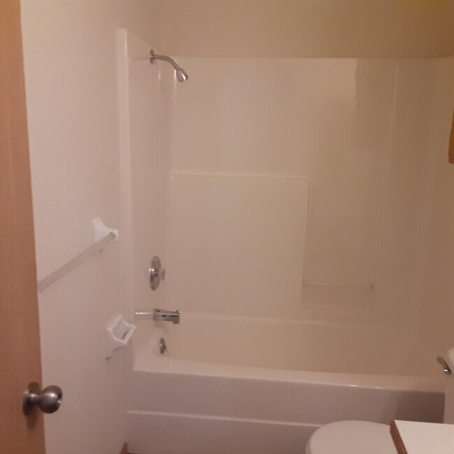 Foto del edificio - 409 Cedar Ln