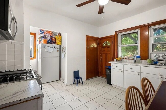 Foto del edificio - 802 Winthrop Ave