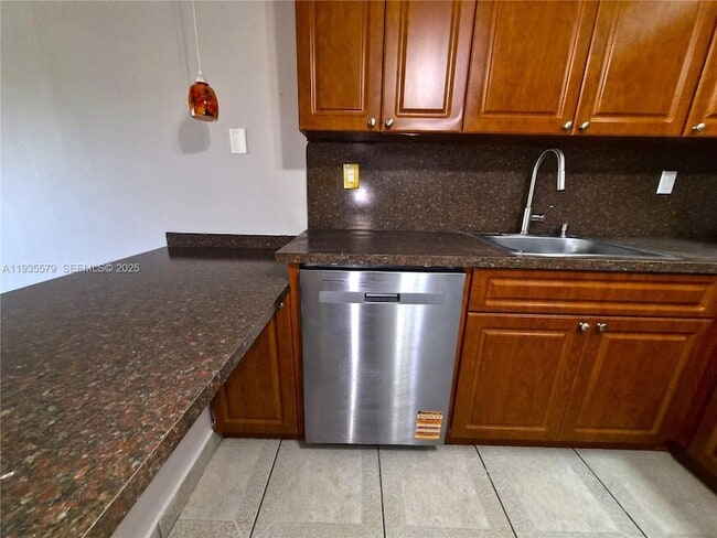 Photo - 8811 SW 132nd Pl Apartment